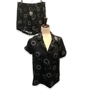 New Bobeau brushed 2 piece printed short set. Size M medium.